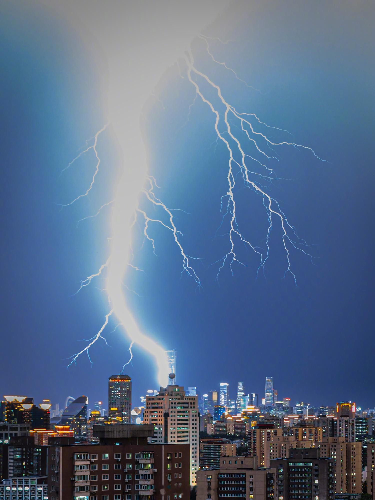 Warning! Lightning storm created.今天傍晚的帝都