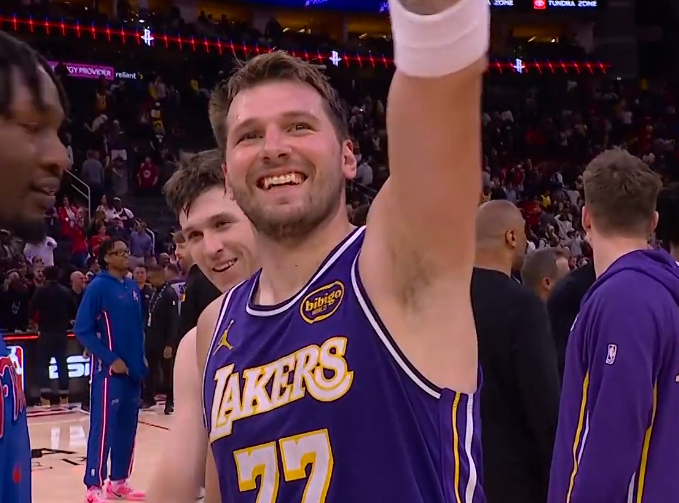 湖人双杀火箭东契奇连续7场爆发 今天40分9篮板10助攻 又逼死强迫症就差1个篮