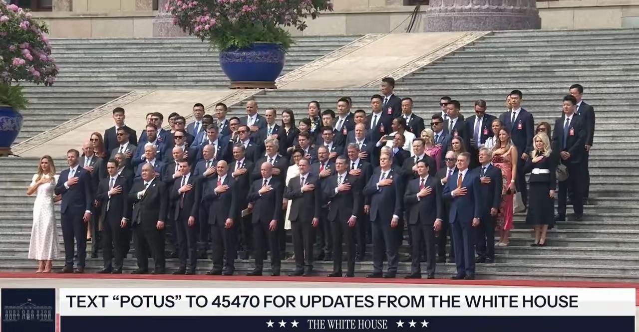 为啥美国icon精英到中国后，变得正经了？特朗普icon之前不管是在美国还是在其