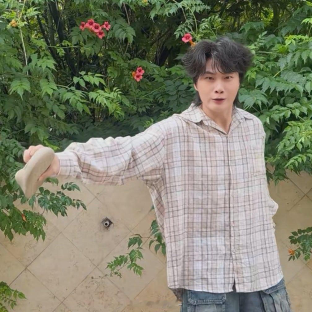 双高胎  高越你这帧怎么和濛主一模一样啊哈哈哈哈哈哈哈