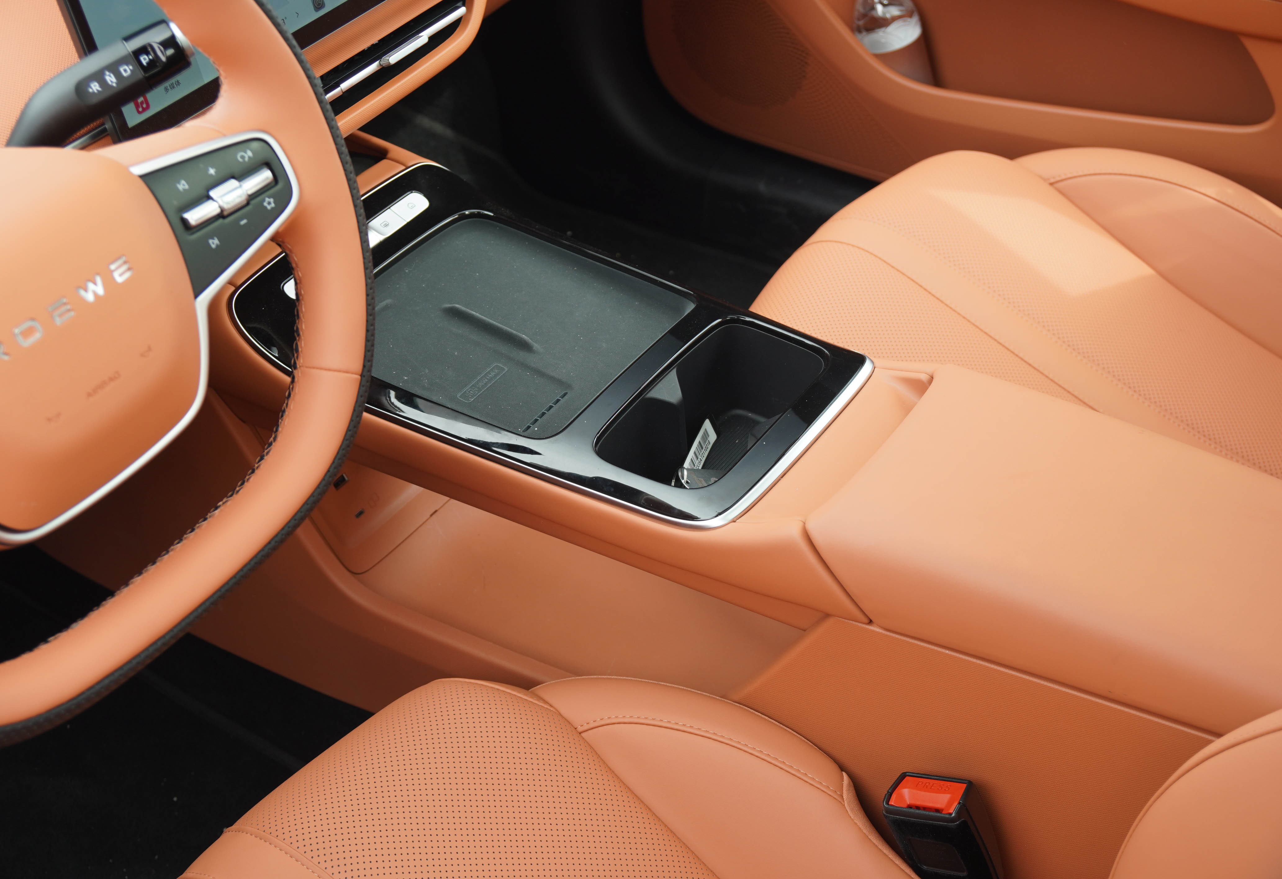 新车划重点荣威i6是国内A+级轿车市场中非常有实力的一款车型，这次全新荣威i6相