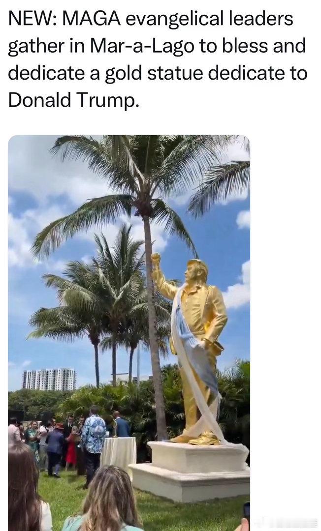 福音派基督徒，送给总统一尊金色塑像在他自己的高尔夫俱乐部，总统感谢福音派“一贯的