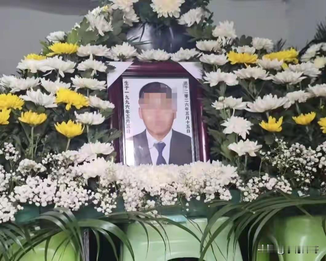 太痛心！贵州毕节、30岁男医生回村帮忙为同族死者抬棺，途中突发心梗去世，家属表示