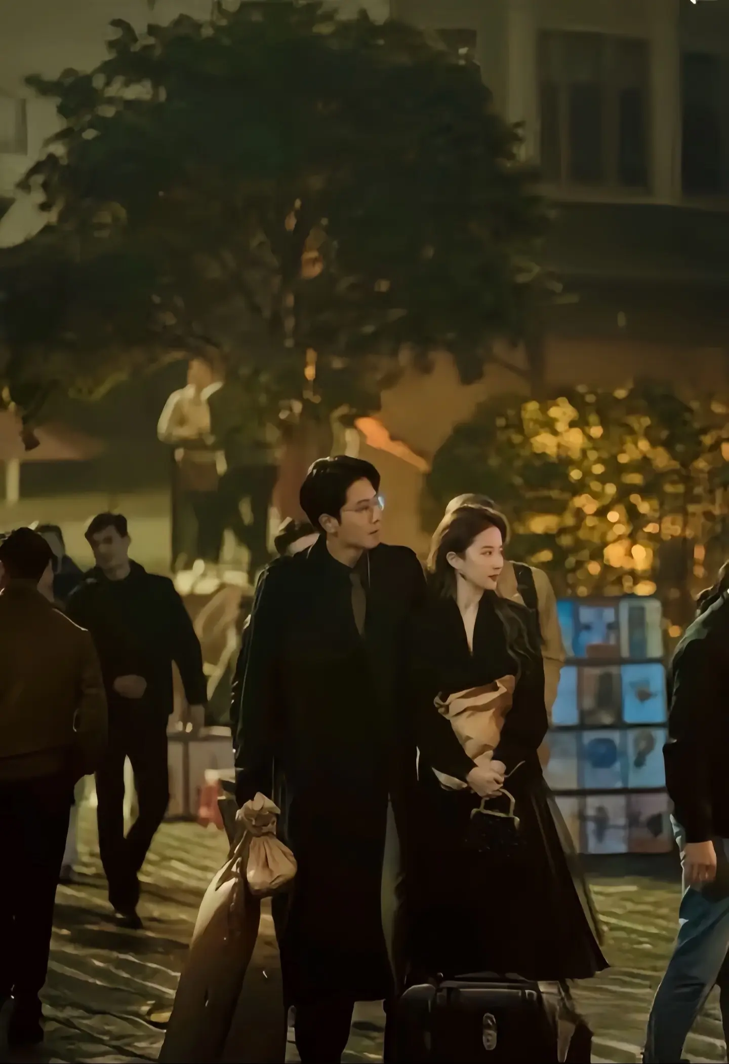 这段话惊醒了我：“唯有心里有你的人，才会愿意去照顾你的情绪，也唯有把你...