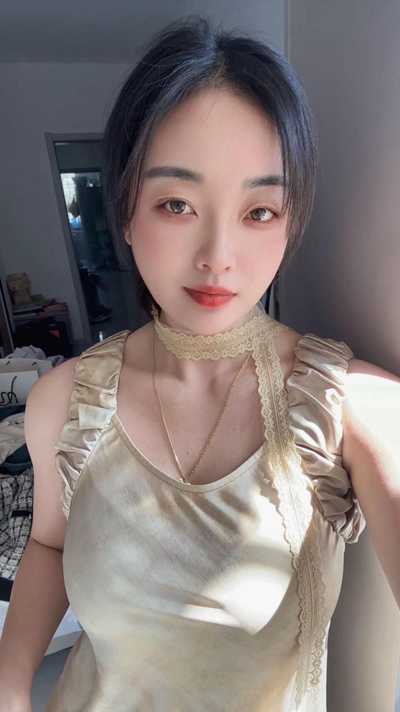 夏天的第一个裙子，温温柔柔😍