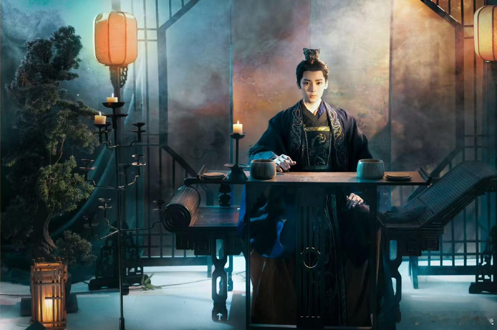侯明昊生理性演技 深度代入角色后，悲痛化作本能的生理反应。侯明昊将隐忍又汹涌的哀