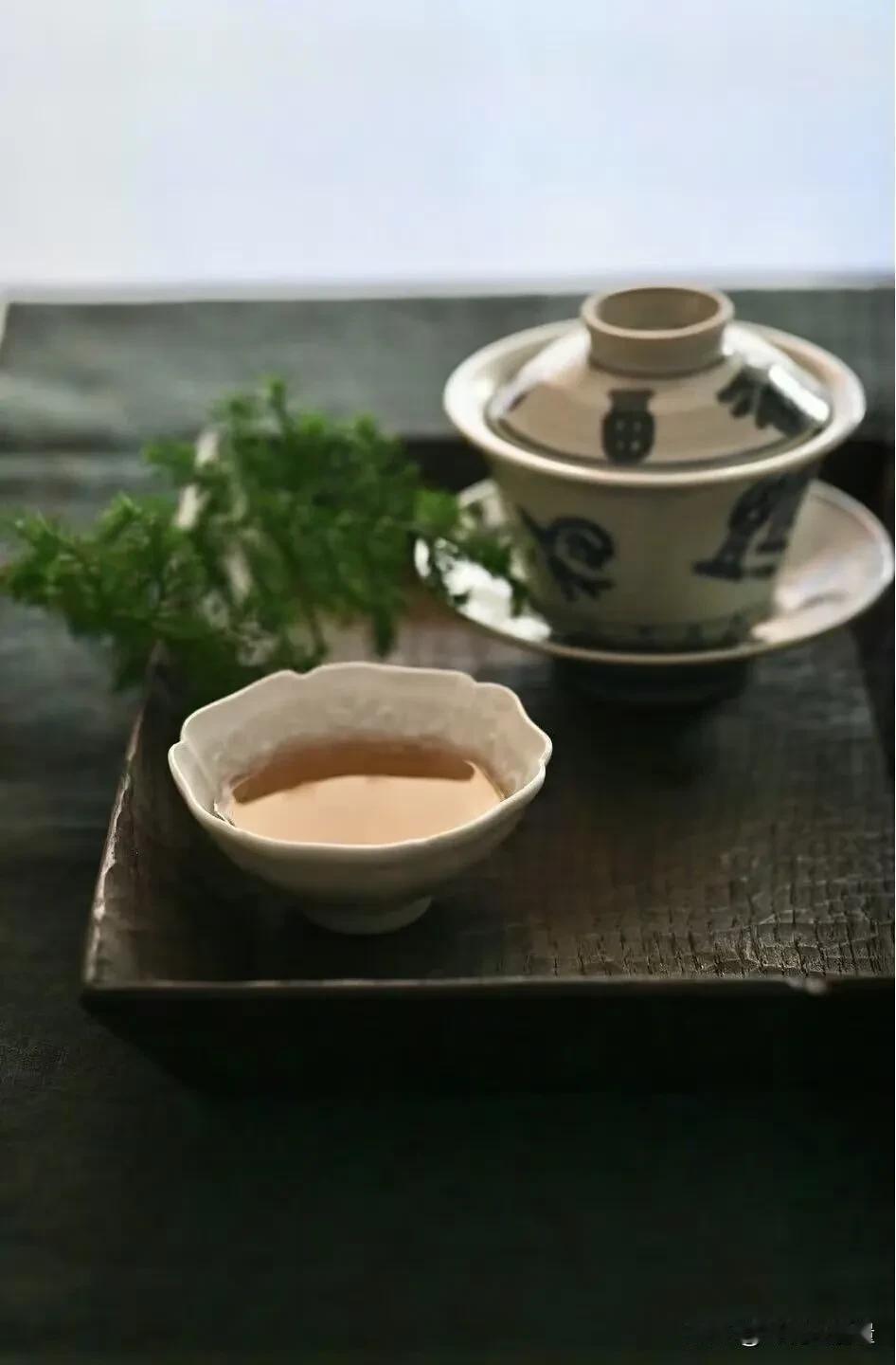 很现实的一段话：“有人曾说，关了灯，女人都一样。说实话，真的不一样。脸蛋再好，不