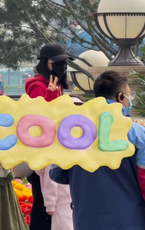 环球影城偶遇谢娜环球影城偶遇谢娜，事业家庭双丰收，姐姐真的活成了很多人羡慕的样子