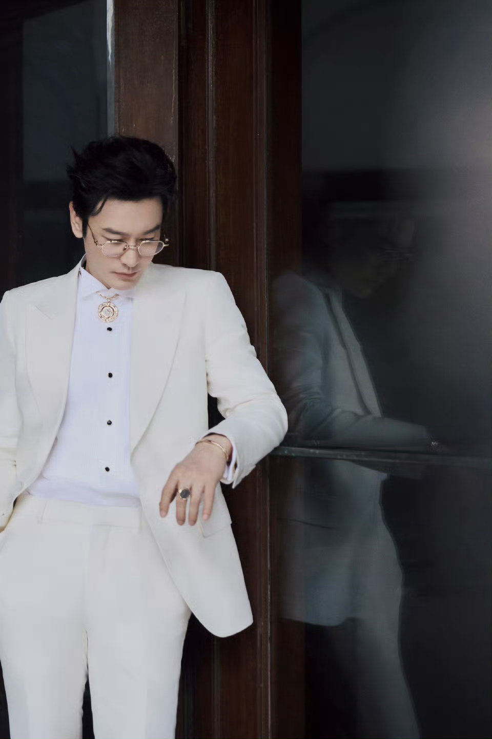 黄晓明[超话]黄晓明这一动作秒杀偶像剧被黄晓明直接塞了100欧巴黎合伙人被黄晓明