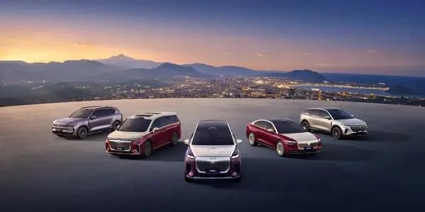 新国标电动自行车限速25km/h的核心目的是在安全与效率间寻求平衡，其依据是事故