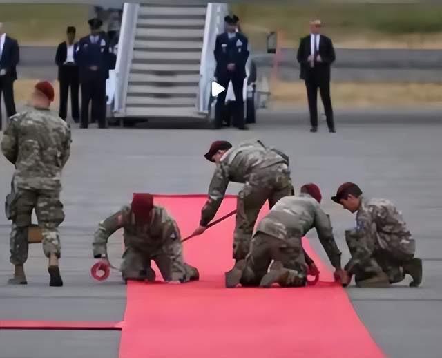 俄罗斯媒体真的是懂嘲讽的，从一些细节就可以开火了！阿拉斯加峰会，还有上合峰会，俄