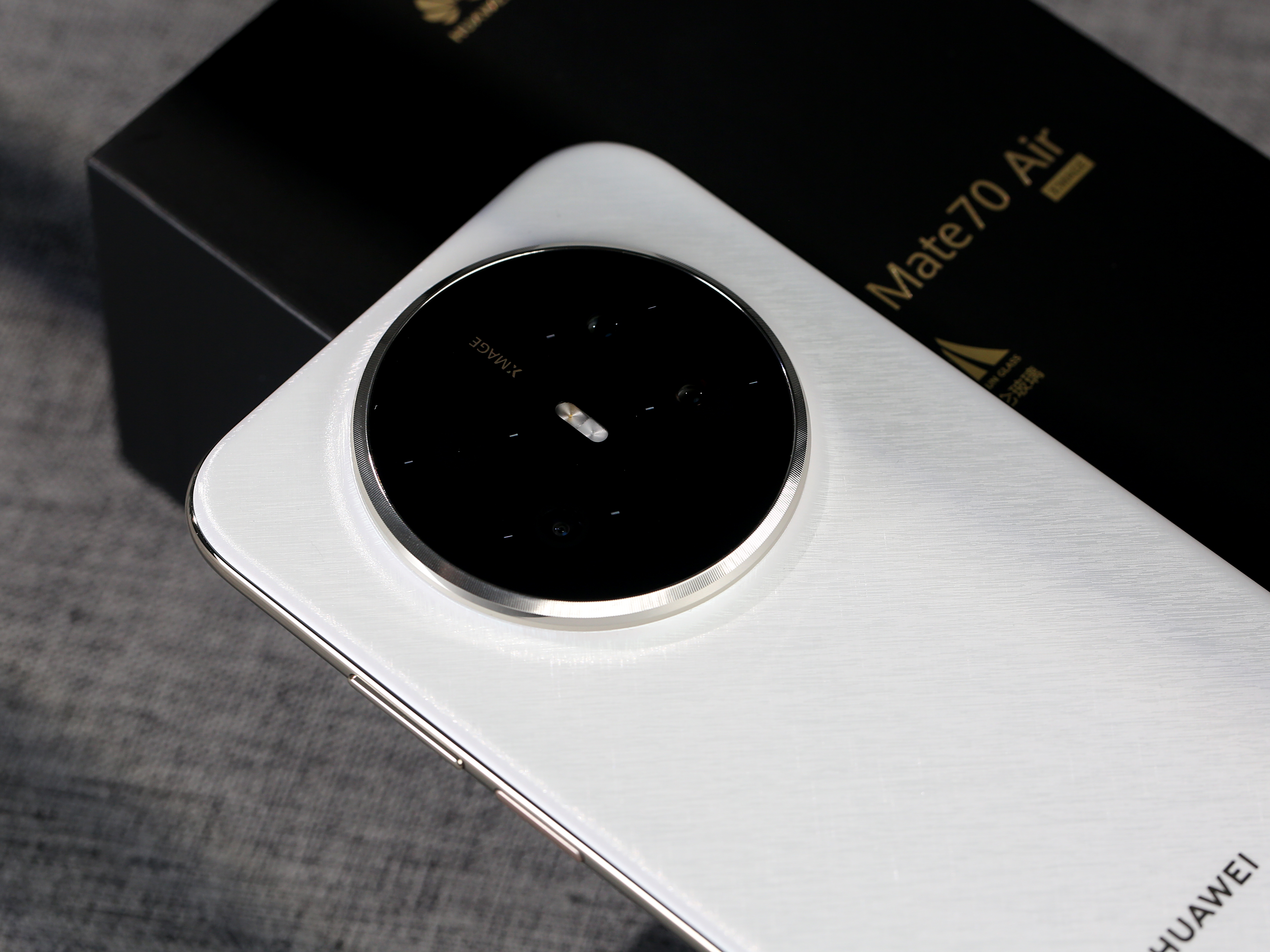 买了 Mate70Air 的朋友，机器到手了么？有些区域好像还可以叠加店补和国补