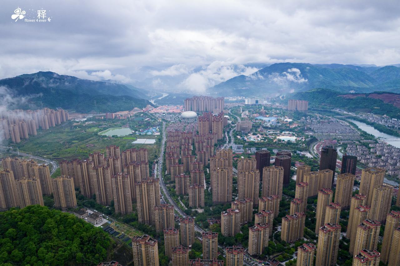 现在的房价已经无限接近底部，但是，今后房子想变现很难。
在房价一路上涨的时代，房