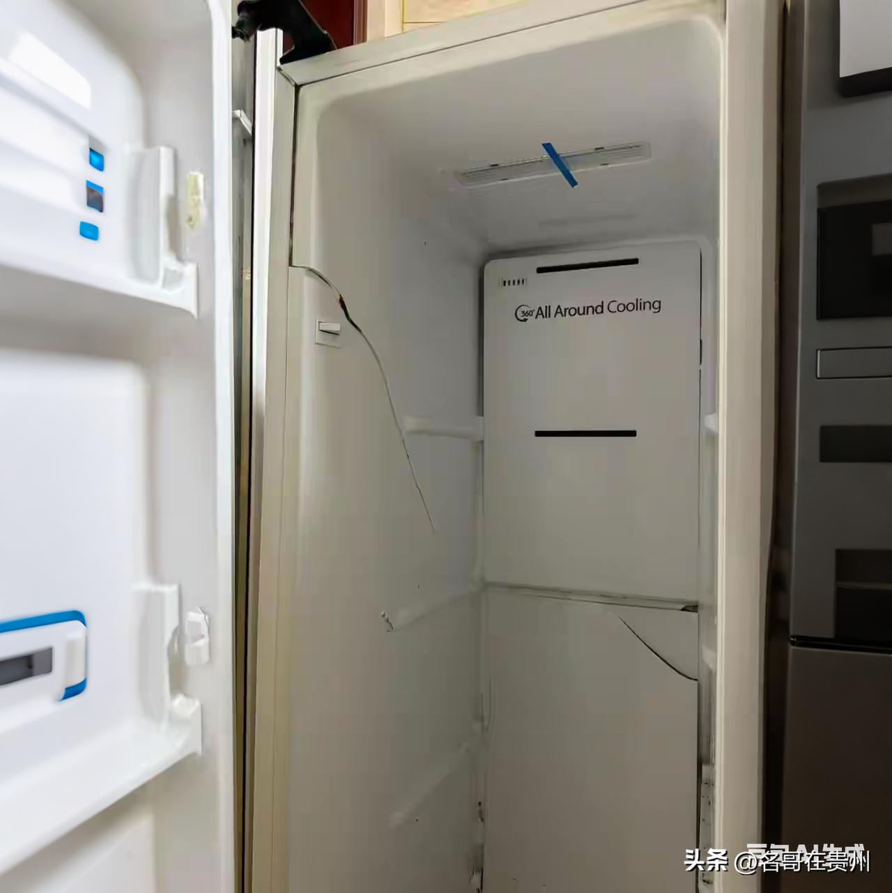 14岁男孩干冰放冰箱，半夜爆炸，万元家电瞬间报废！

凌晨一声巨响，厨房直接炸飞