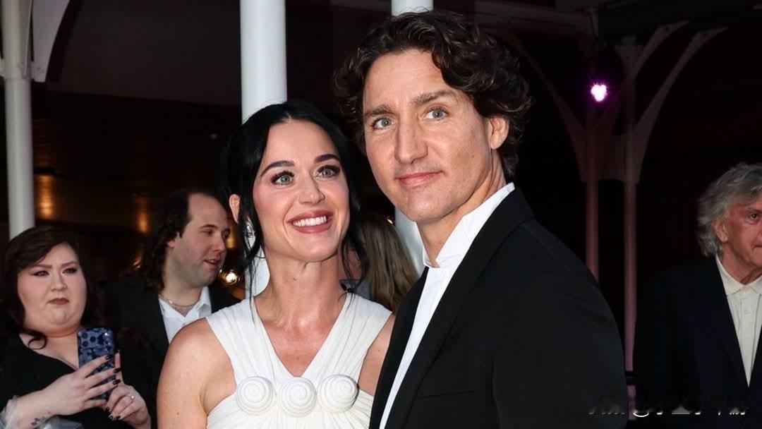 Katy Perry和Orlando Bloom 9年情断后，闪电搭上大她13岁