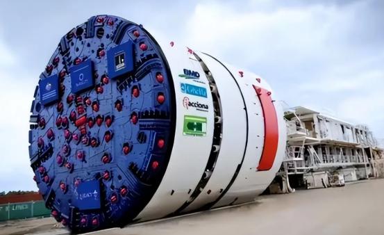 这两天，印度媒体那头简直跟过年一样，全都在疯狂刷屏一件事：两台巨型盾构机，终于从