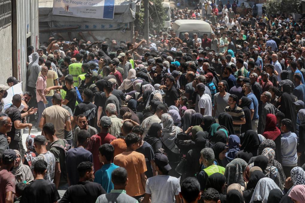 路透社披露，美国情报显示以色列官员曾讨论利用巴勒斯坦平民作为“人肉盾牌”，驱使他