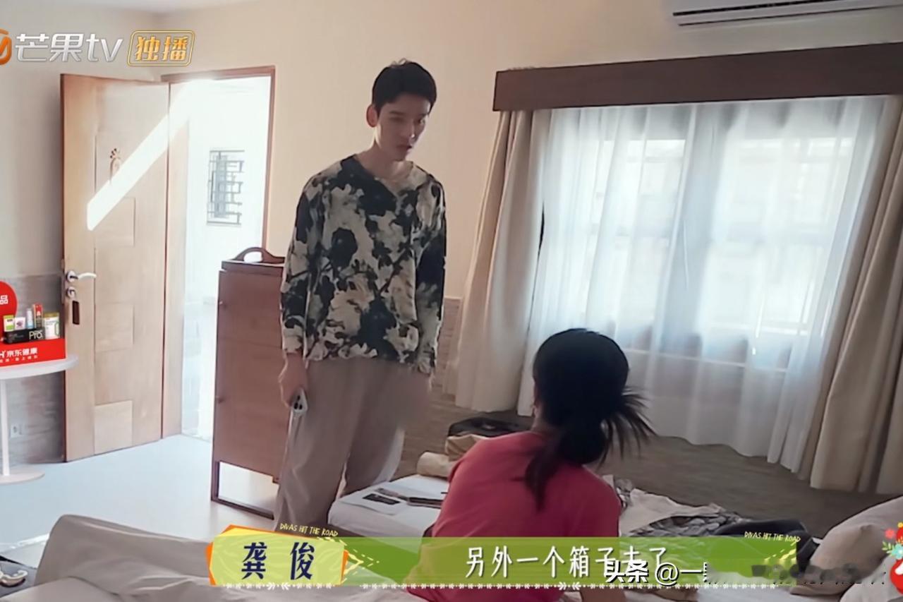 现在看来，那英吐槽龚俊的那句“你牛你牛，你告诉我你装我箱子里的是什么玩意，我以为