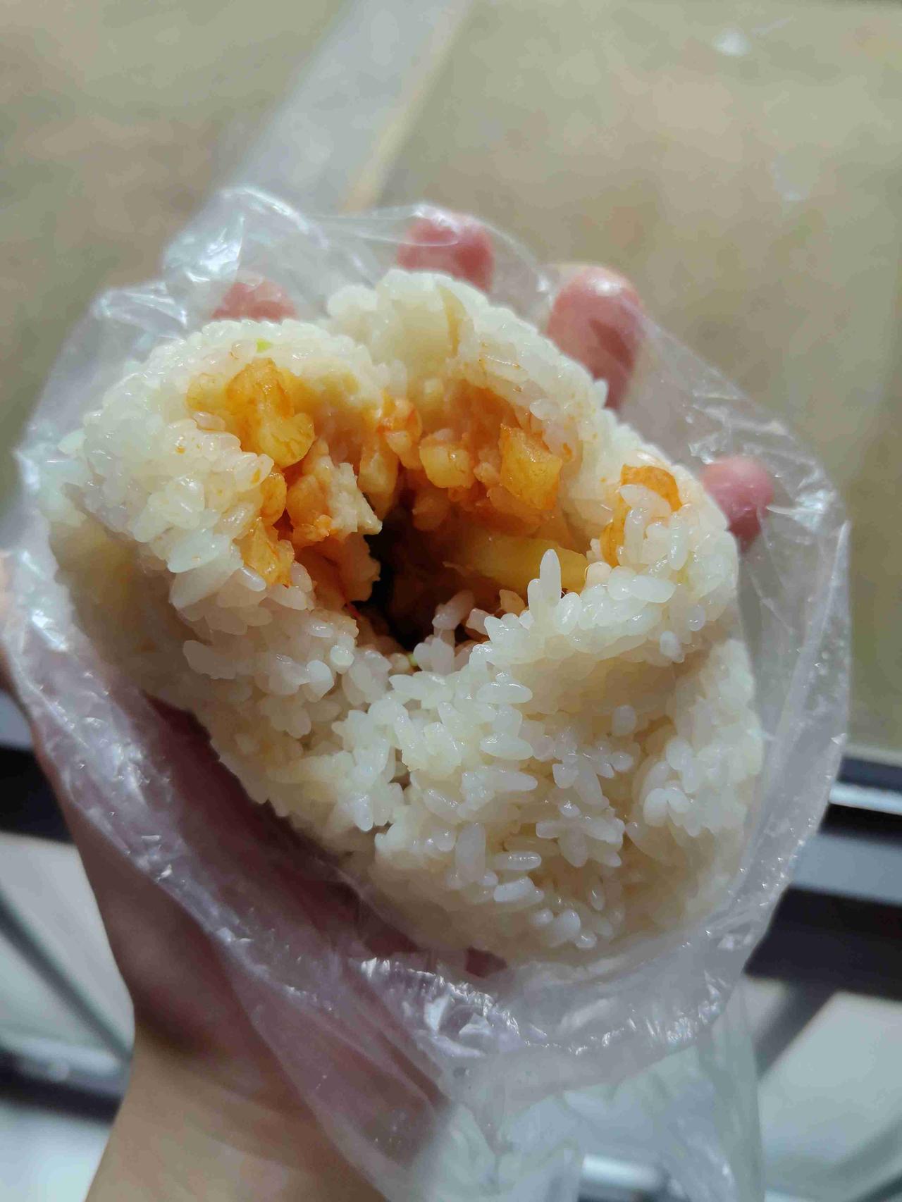 作为一个
在南宁生活了十几年的人，
吃早餐怎么能少了这个呢？

在南宁的路边和报