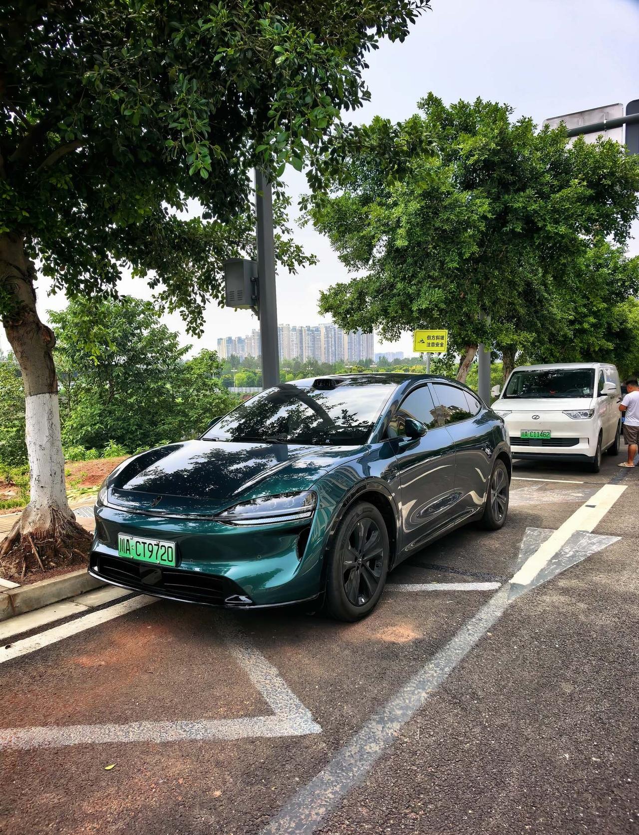 为什么我的智界R7的续航里程每次充满电显示都不一样，有的时候远一点有的时候短一点