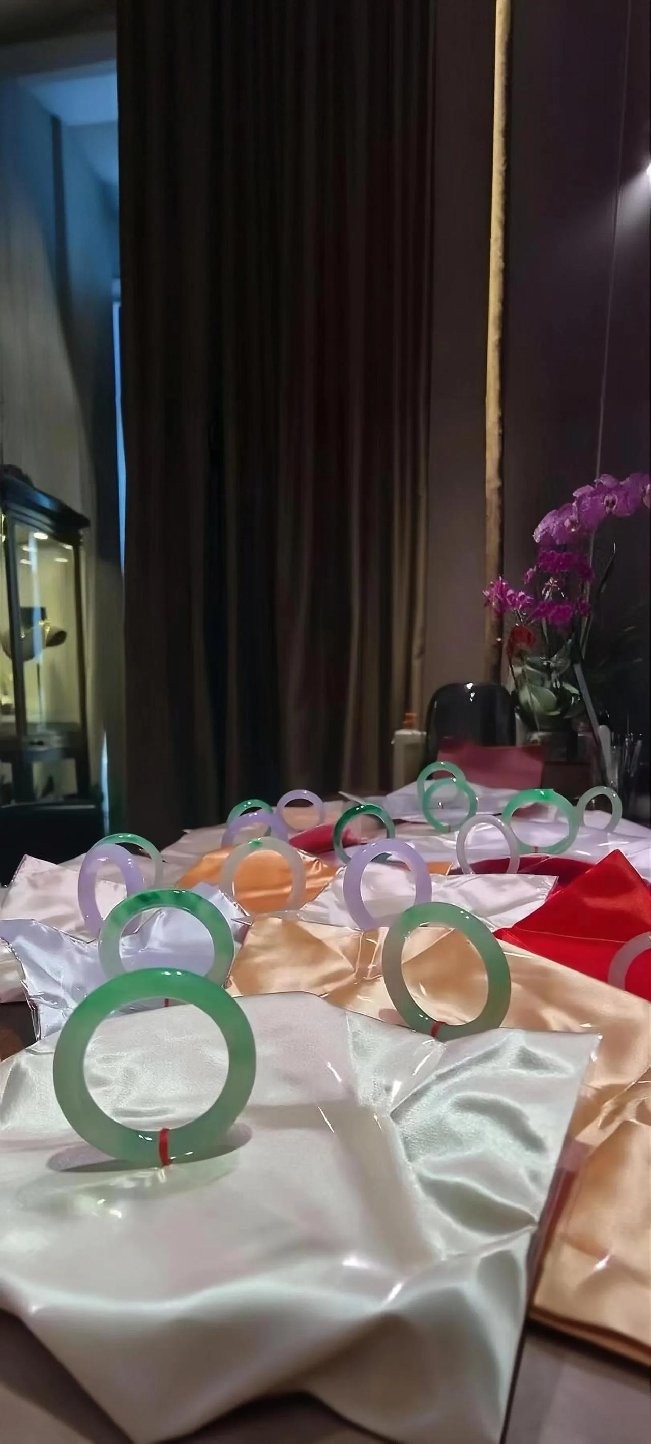 阴雨叙饰！只能室内静态展饰我们的“镇桌之宝”…