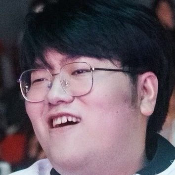 双宝宝长得像恶搞之家的皮特 