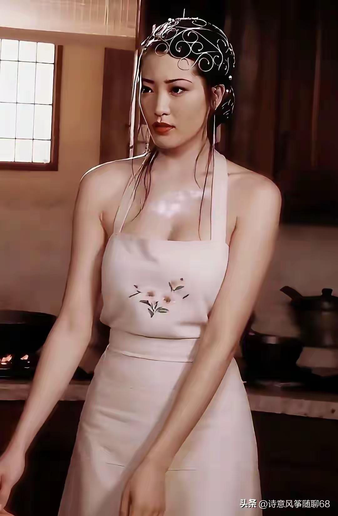 古风厨房里的现代少女，古典与现代的碰撞。