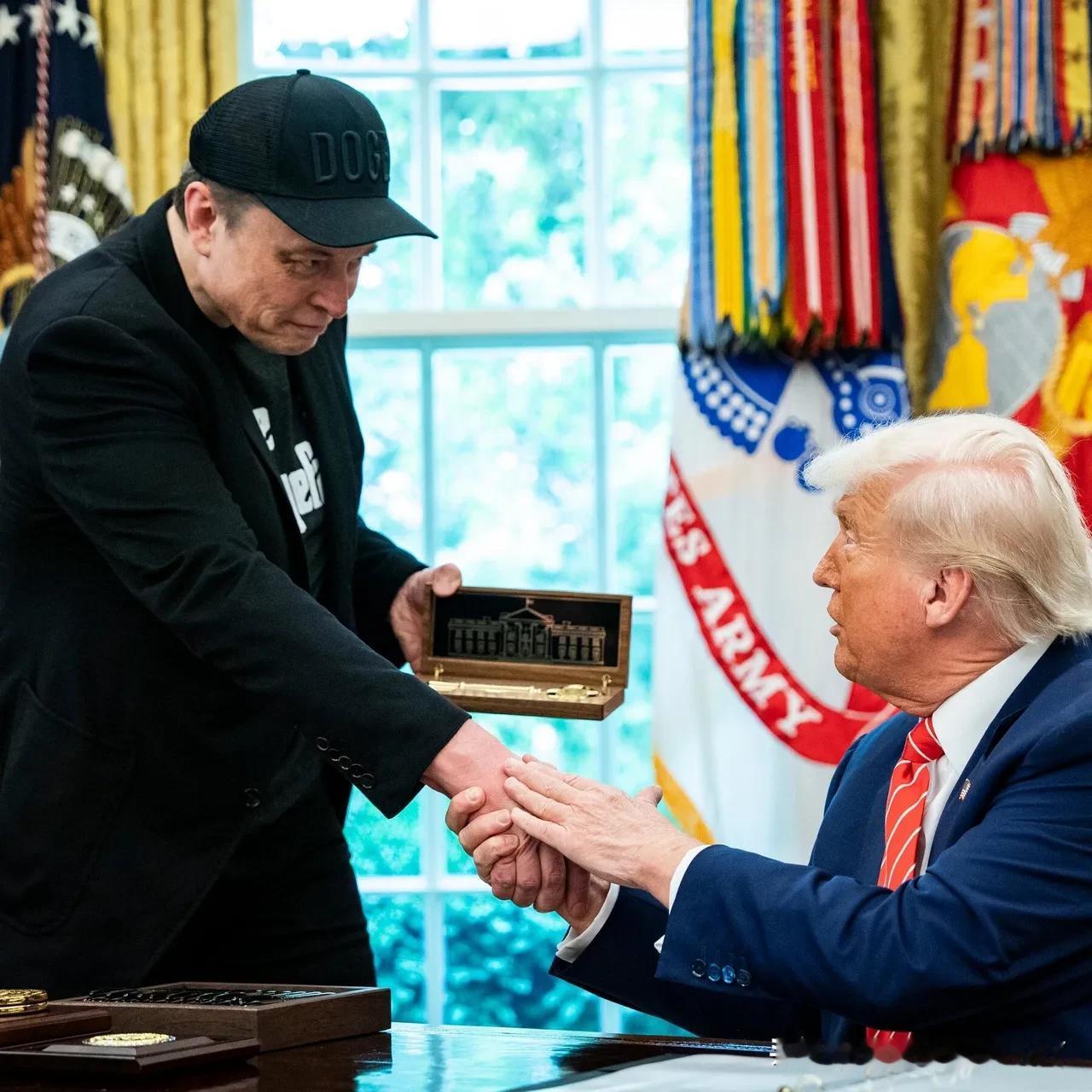 美国科技巨头马斯克今天1月2日发文说：“如果激进左派获胜，美国就完蛋了。他们将打