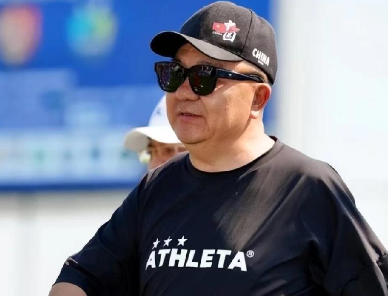 董路深夜谢足协，青训对立突然变软了？，真相藏在荷兰四强赛里。

6月9号凌晨，董