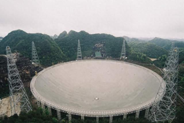 中国天眼十年：发现 1300 + 脉冲星！我们望向宇宙，到底看见了什么