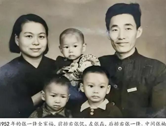 1947年，中统特务陈梦麟喝醉了酒，对张一锋说：“这个礼拜五去大使馆抓地下党！”