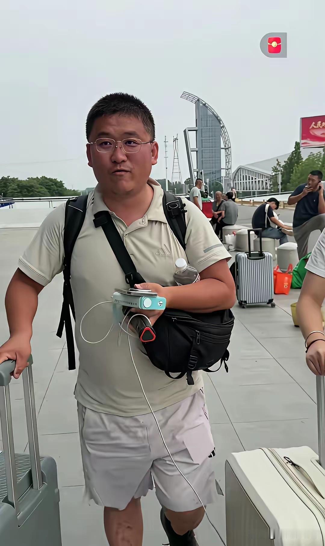 姜涛——为了孩子的奶粉钱，姜涛第一个冲出国门。姜涛——为了孩子的奶粉钱，姜涛第一