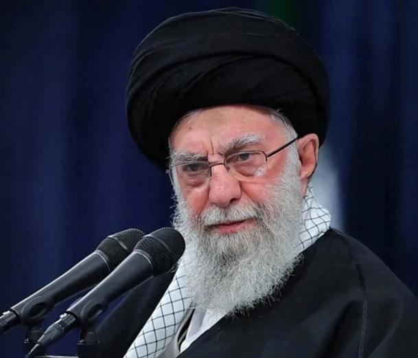 不是俄罗斯不敢收留，而是哈梅内伊不会流亡、只能留在伊朗的观点，主要基于以下理由：