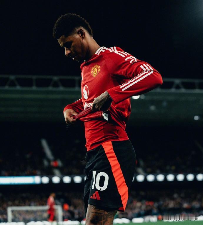 六朝元老

拉什福德在英超已经在6位不同的曼联主帅手下取得进球：范加尔，穆里尼奥