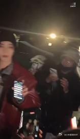 侯明昊和粉丝面对面建群发红包 侯明昊也太会制造惊喜啦！线下和粉丝面对面建群发红包