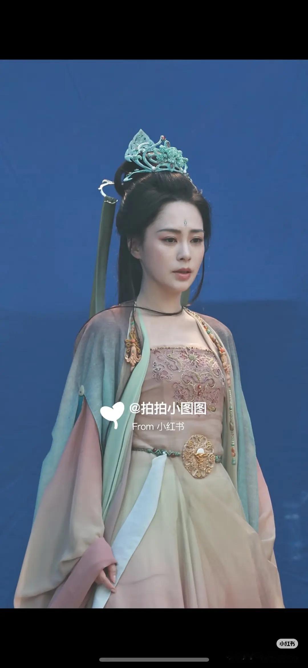阿娇来战路透，她真是，一段时间不见会被她身材发胖惊到，再过段时间不见又会被她的脸