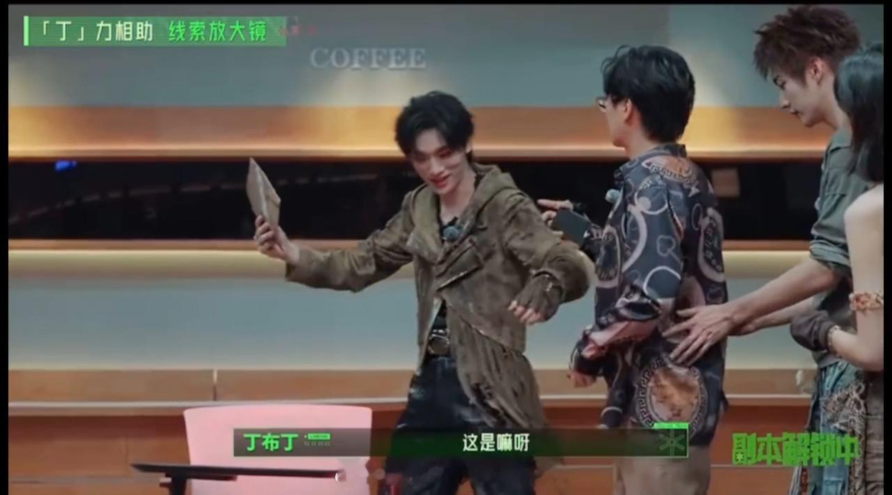 丁程鑫把周柯宇哄开心了孙千指哪丁程鑫打哪丁程鑫这期末世造型直接封神，巨力甜鑫名不