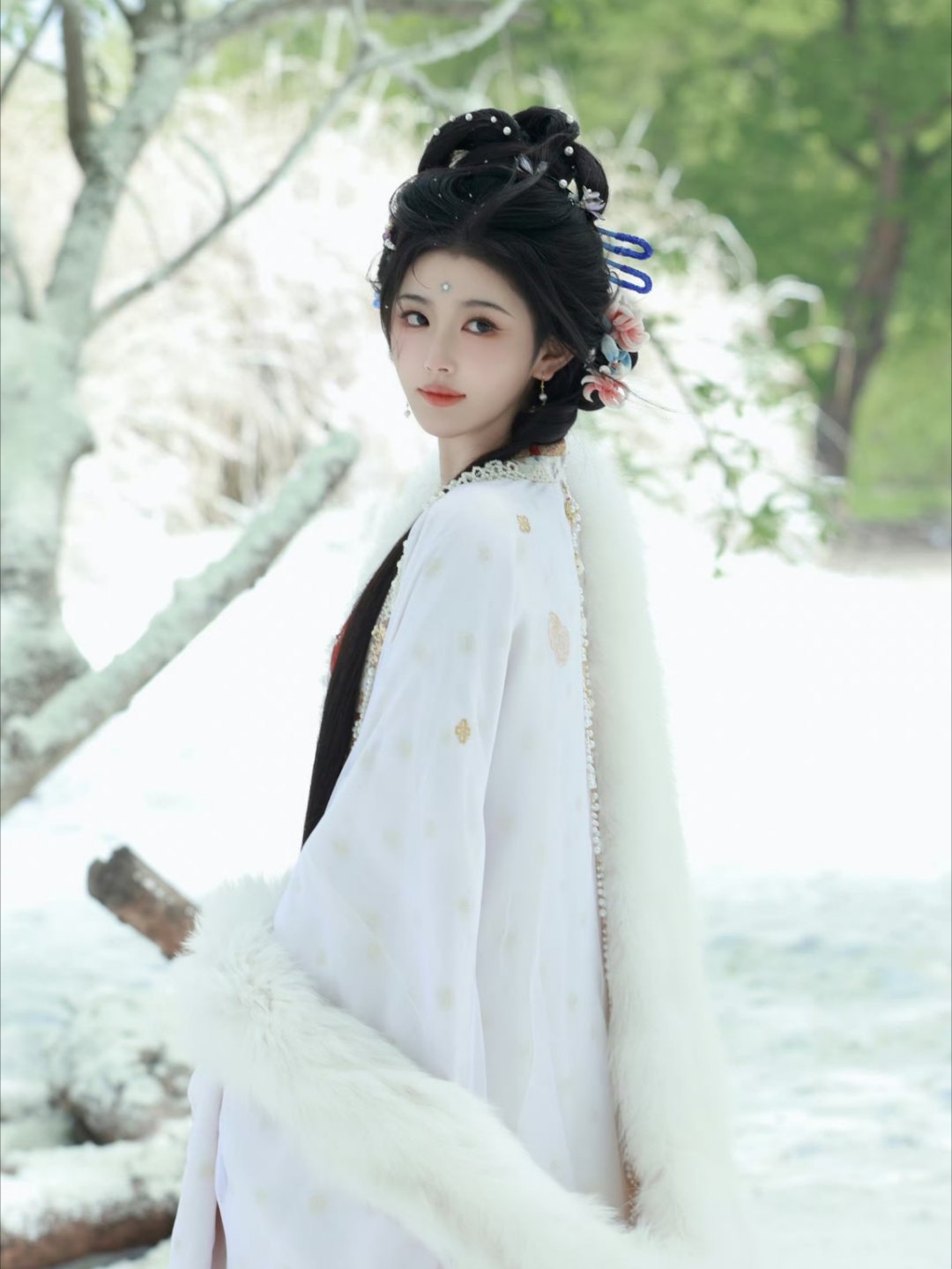 孔雪儿 谁说内娱爱豆不会演戏的三年连拍18部作品，从客串配角逐步晋升至女二，用心