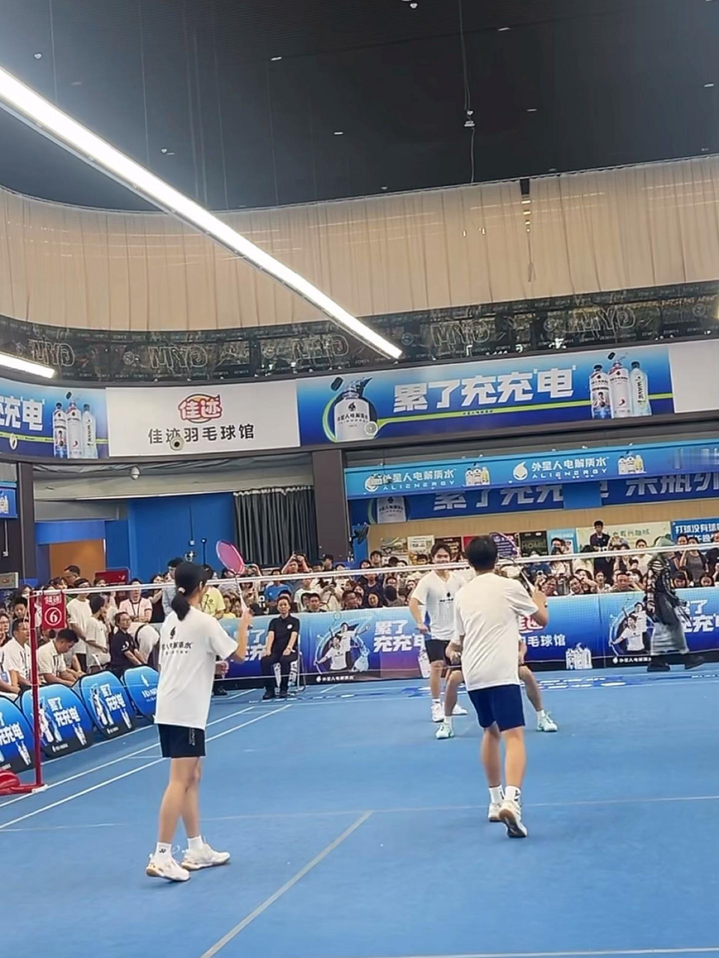 我笑晕了完全奶牛猫来也 这个小铿铿也是宠👍🏻 ​​​