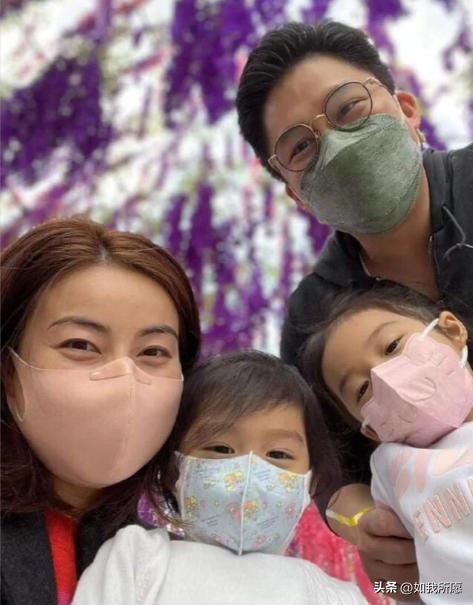 都说朱玲玲之后，
港姐再无颜值巅峰。
直到看到霍家二女儿的照片，才发现美貌真的会