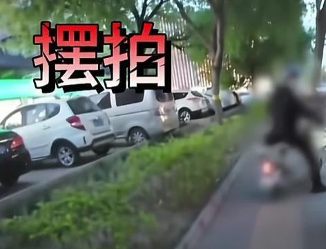原来自己才是小丑！
前些日子，刷到盲人女孩在盲道被撞反被骂的视频后，我义愤填膺，
