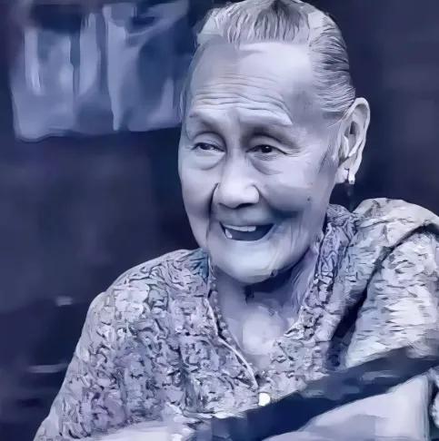 七个鬼子，把她围在河边。枪都扔了，开始解裤腰带。他们以为，这下稳了，一个女人而已