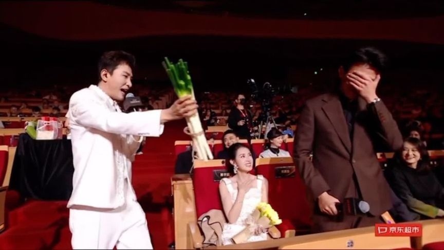 短剧圈最火的女演员郭宇欣和最火的男演员刘萧旭观众席采访！