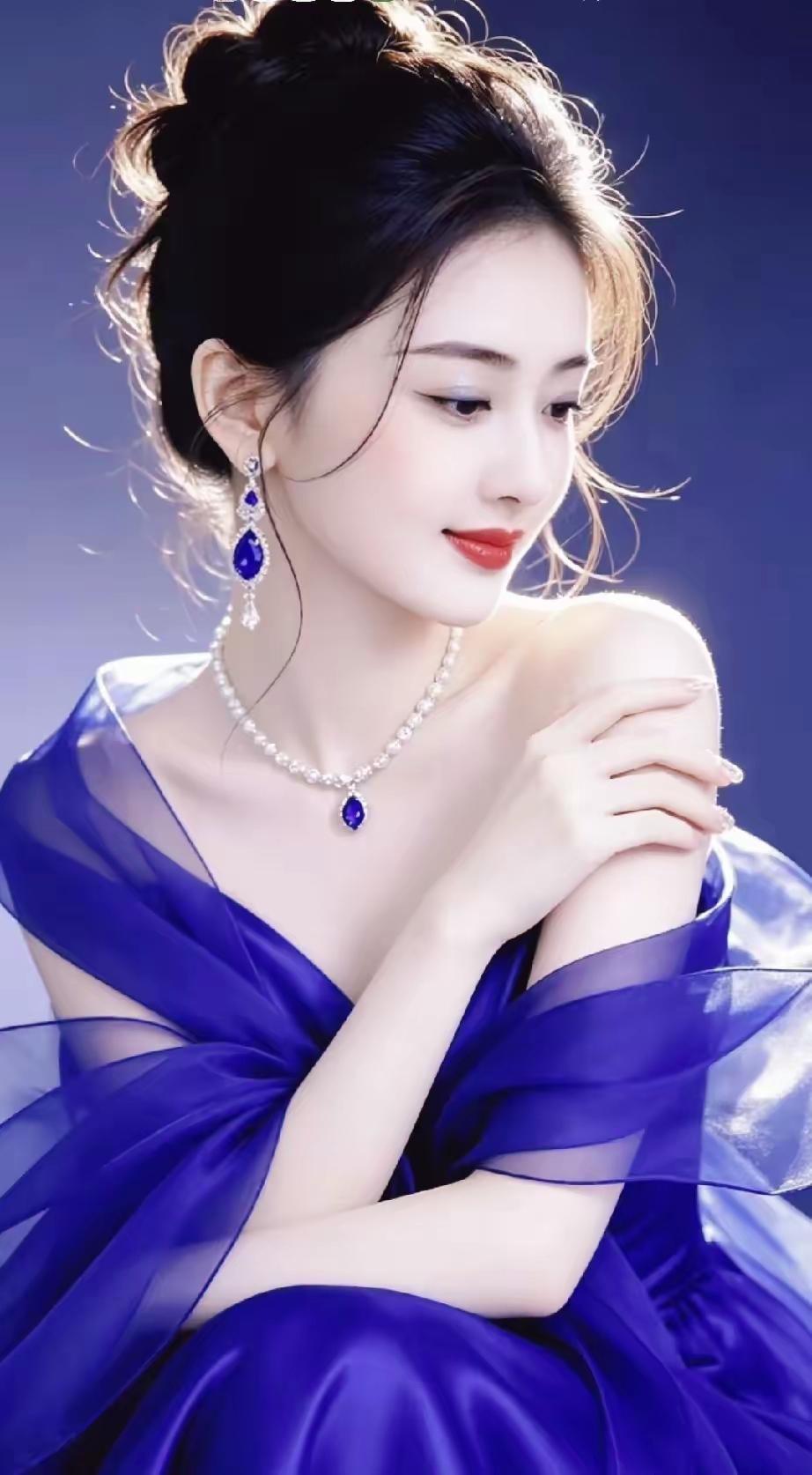 这姑娘穿着紫色礼服好优雅。