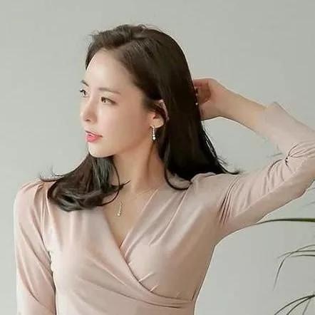 温柔甜美的粉色长袖连衣裙，优雅气质满分！粉色气质连衣裙 温柔粉色裙 粉色长袖穿搭