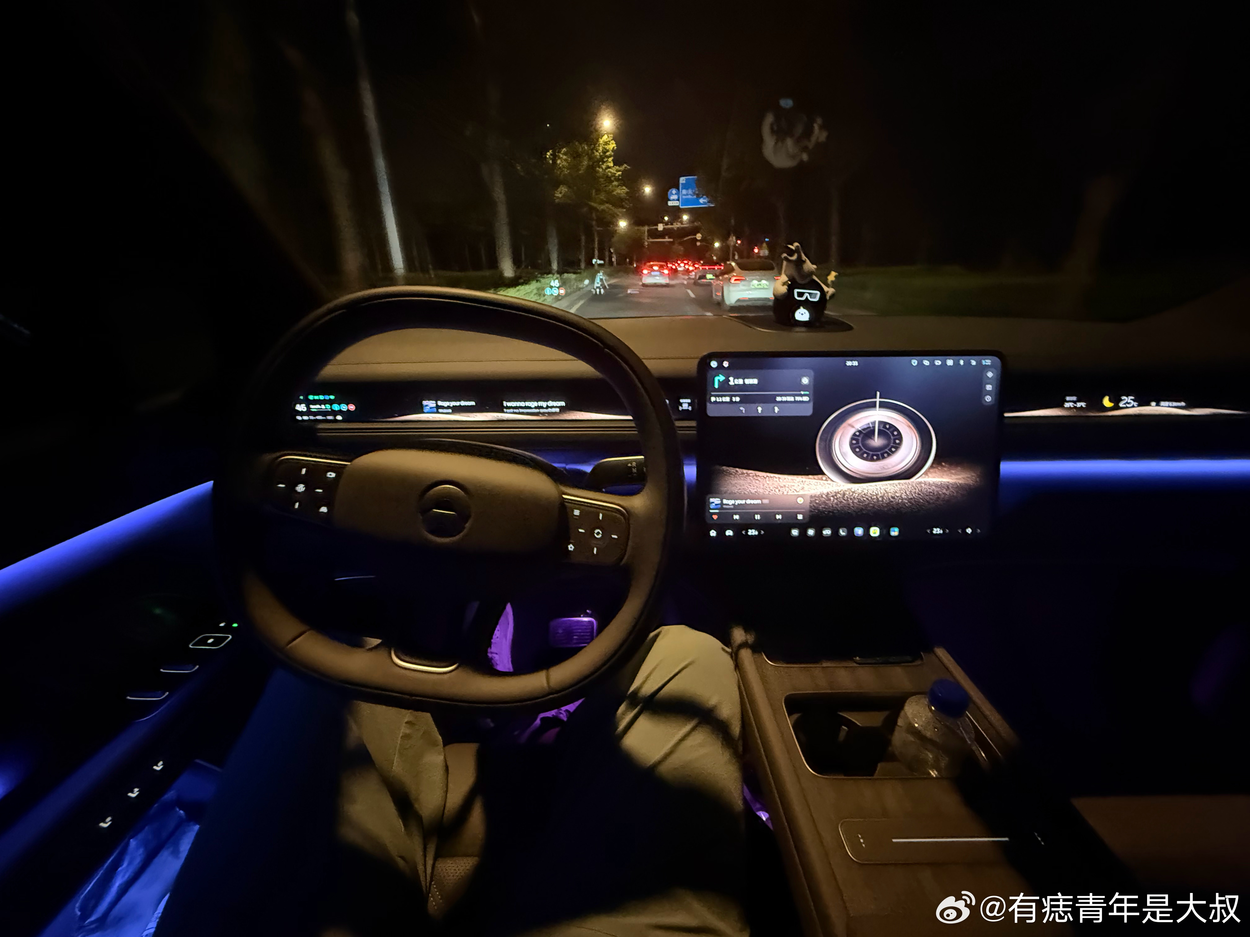 下班回家路上突然意识到个问题，我最近智驾依赖有点加重了，基本都是上车就开。当然，