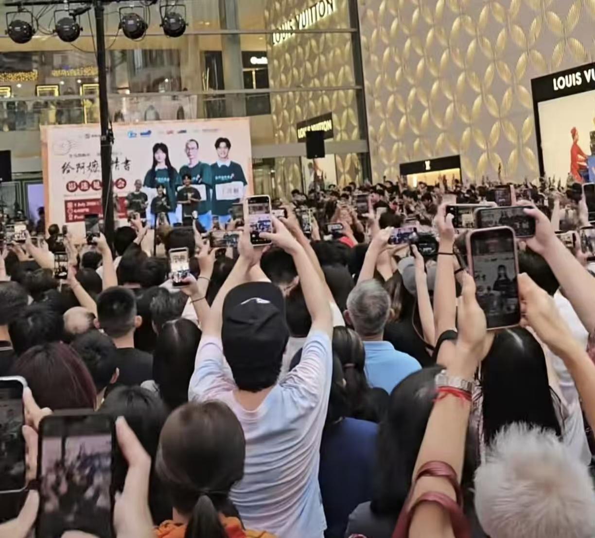 截至昨晚，《给阿嬷的情书》海外票房破5000万，其中新加坡700万，澳洲600万