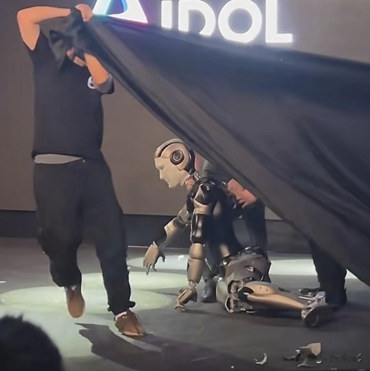 真的就怕货比货，俄罗斯这次真的出糗了。

在我国小鹏人形机器人面世让人惊艳之后，