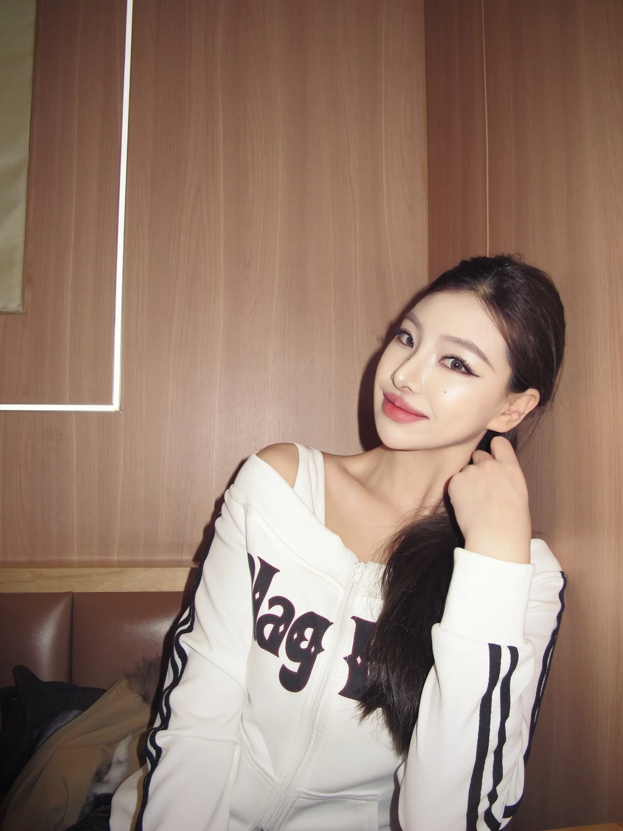 一起吃饭吗 ？ 想起来了 抱歉我不爱吃饭 还是一起喝酒吧