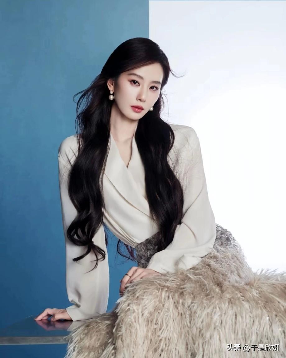 刘诗诗这组图杀疯了！37岁的“天鹅颈”，才是内娱清冷感天花板
 
这组大片直接封